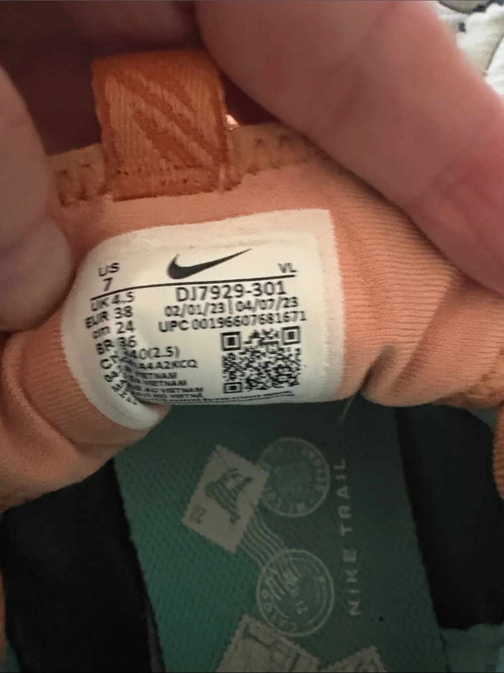 Nike Women’s size 7 trail, Goretext running Shoes in Emerald rise/Amber Brown